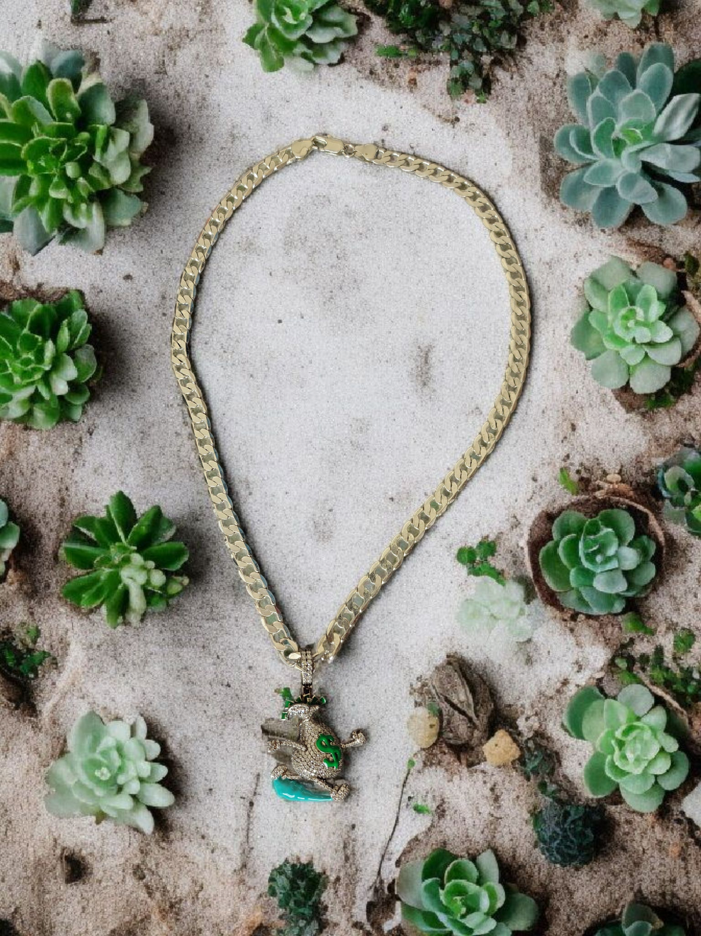 Chaine cubaine avec pendentif sac de billets