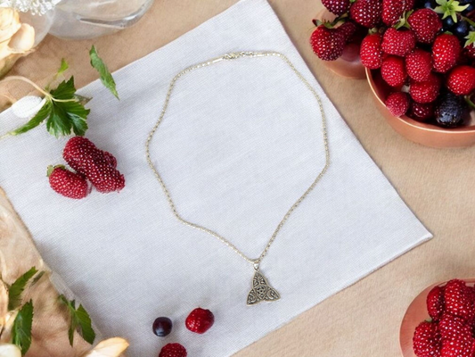Chaine avec pendentif égyptien